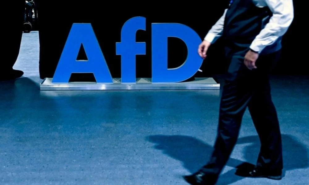 Γερμανία: Ένοχος για τη χρήση απαγορευμένου ναζιστικού συνθήματος επικεφαλής της AfD - Είχε καταδικαστεί ξανά στο παρελθόν